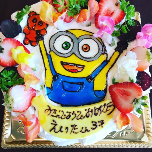 ミニオンキャラクターケーキ キャラクターケーキ お祝いケーキ 新着情報 福岡 大宰府のパフェ レストラン ノエルの樹